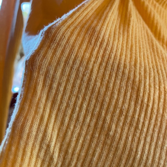 NWT Long sleeve V-Neck - Picture 3 of 3